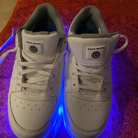 Skechers boys light up sneakers worn maybe 5 x’s - Picture 3 of 14